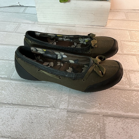 Teva Olive Green Bow Flats - Picture 2 of 5